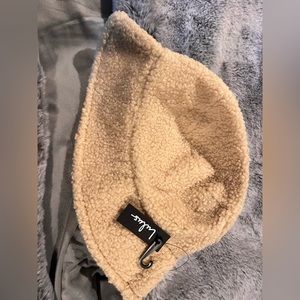 Lulu’s Winter Bucket Hat. OS. NWT.